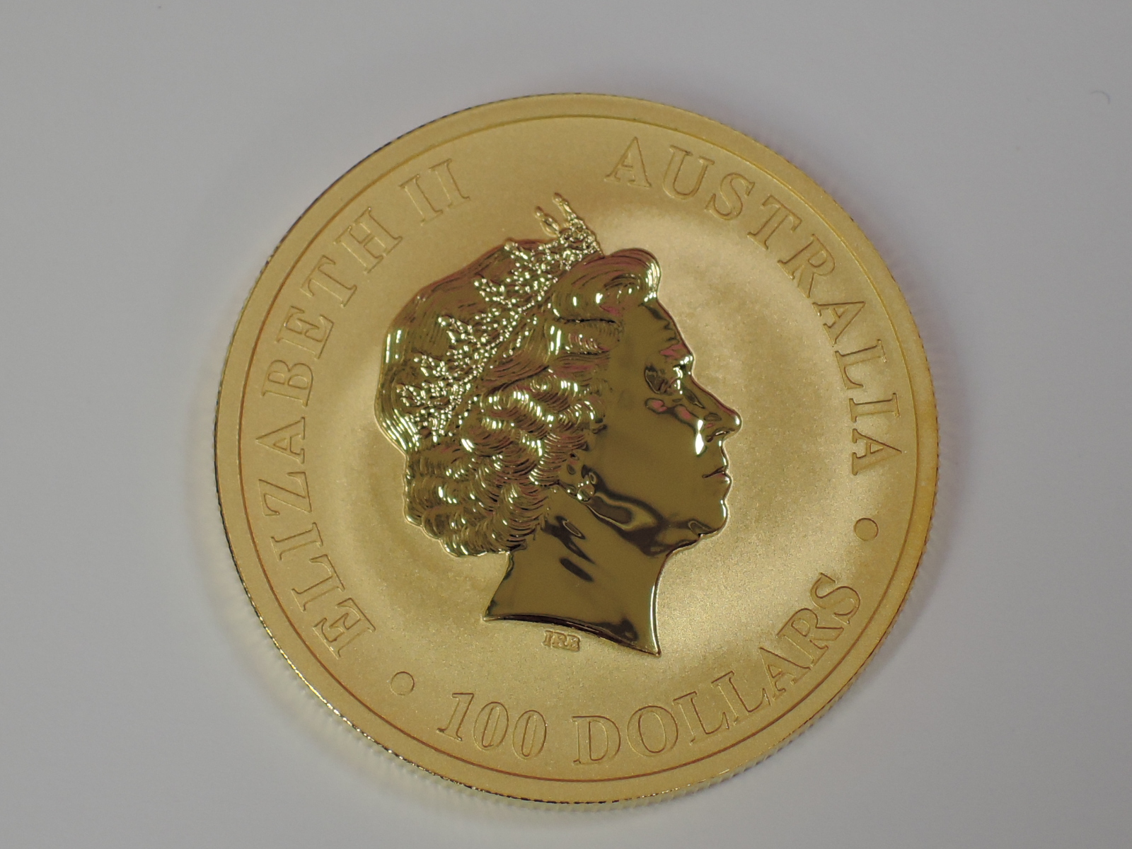 A gold 1oz 2017 100 dollar Australian Kangaroo coin, in plastic case - Image 2 of 2