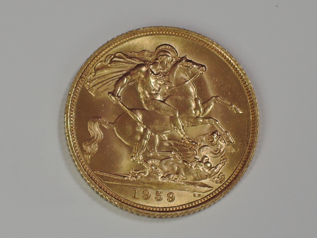 A gold 1959 Great Britain Elizabeth II Sovereign, in plastic case