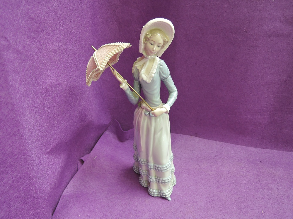 A Lladro figurine, Aranjuez Little Lady 4879