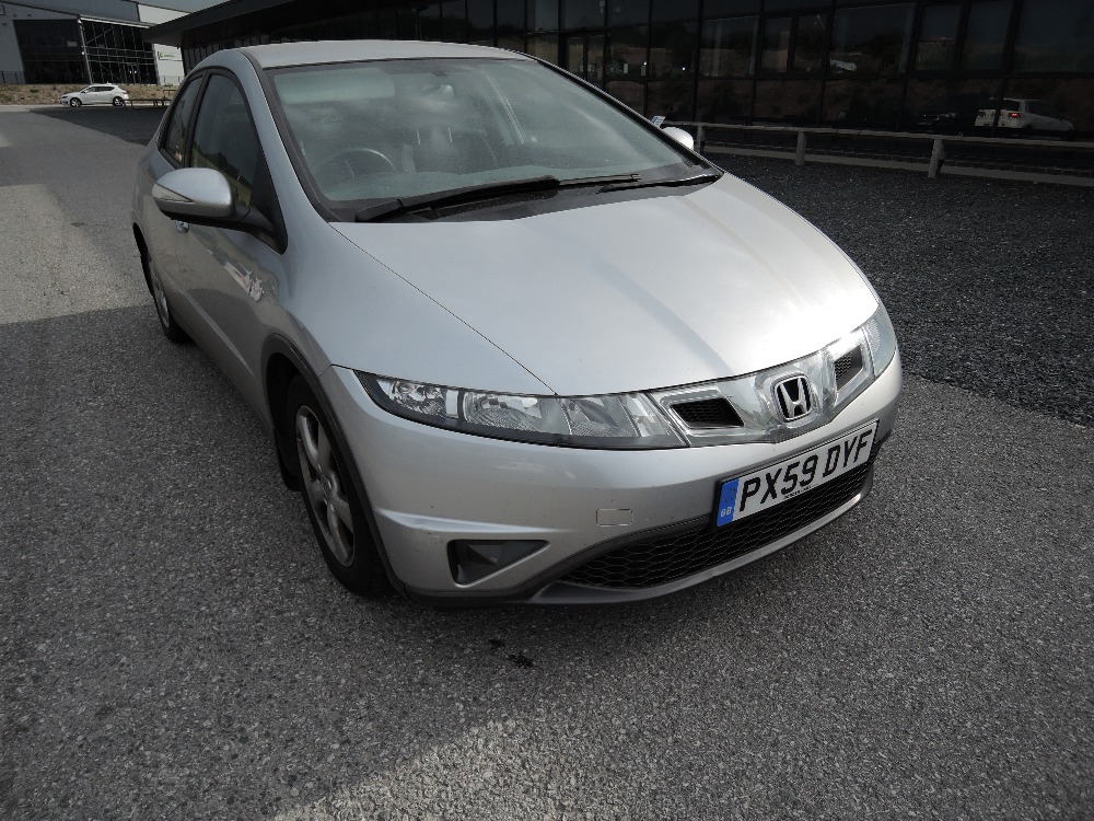 A silver Honda Civic SE I-VTEC AUTO, 5 door hatchback, PX59DYF, first registered 8th September 2009,