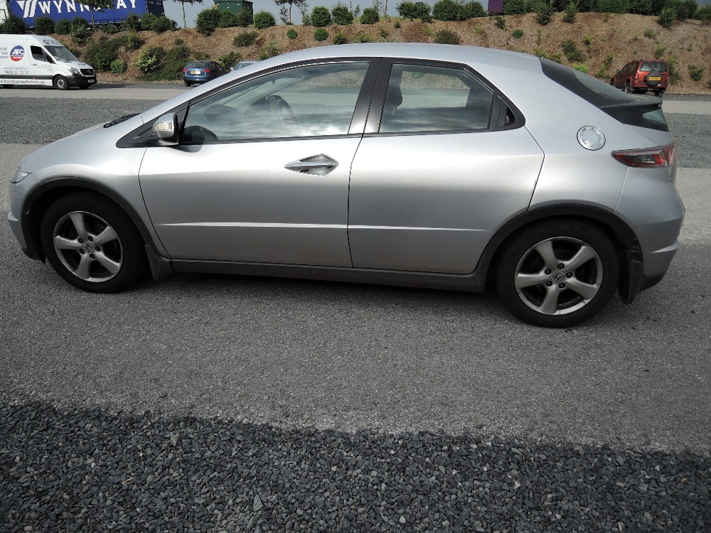 A silver Honda Civic SE I-VTEC AUTO, 5 door hatchback, PX59DYF, first registered 8th September 2009, - Image 3 of 3