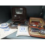 A selection of vintage gentlemans shaving and grooming items