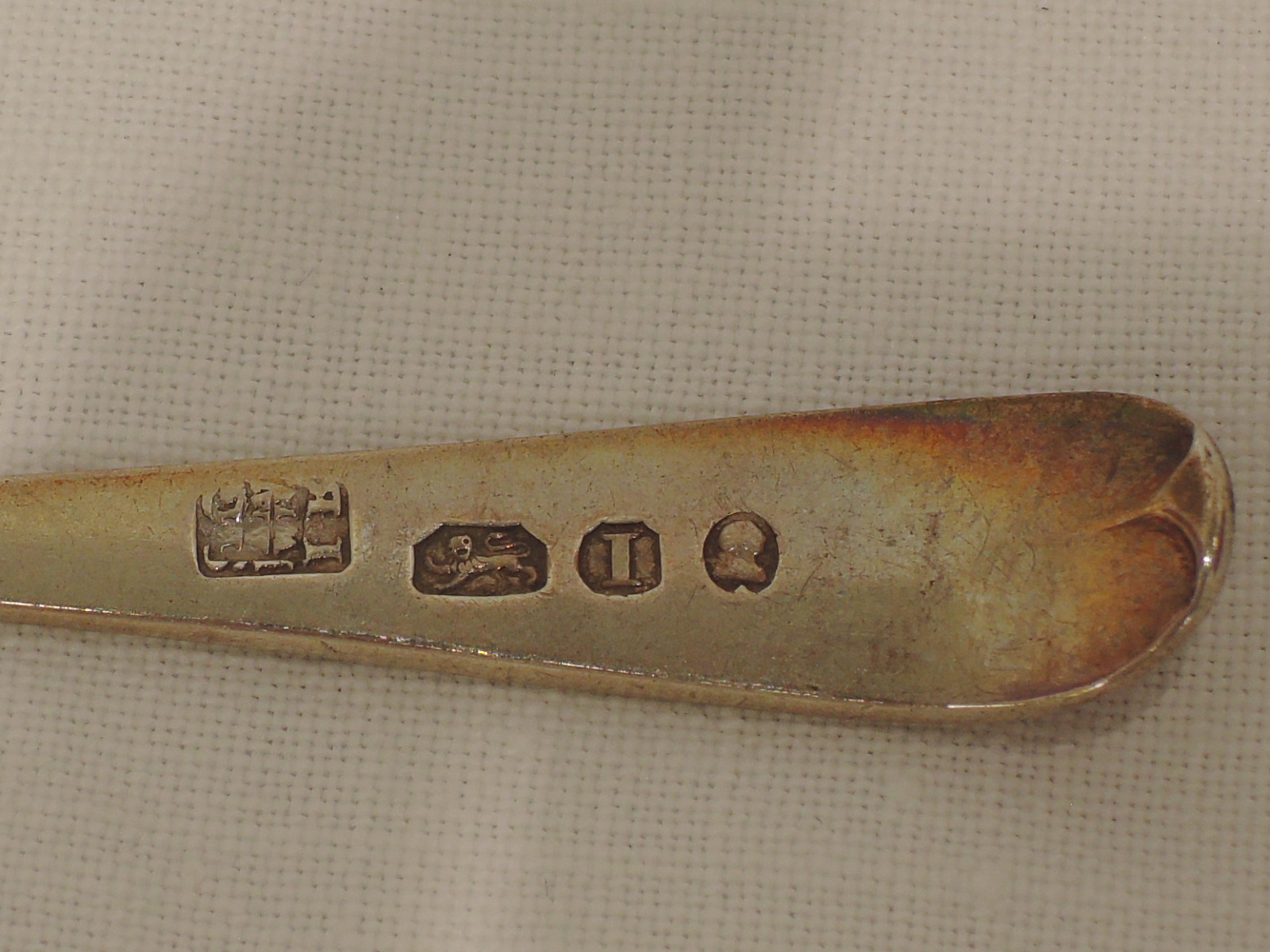 Five Georgian silver tea spoons of hanoverian form, London 1804, Samuel Godbehere Edward Wigan & - Image 2 of 2