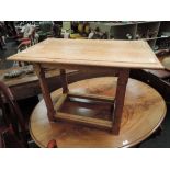 An early/mid 20th century golden oak occasional table in the Arts & Craft style having rectangular