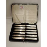 A cased set of silver fruit knives having mother of pearl handles, Sheffield 1919, Sutherland &