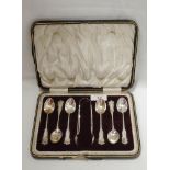 A cased set of six Edwardian silver teaspoons with matching sugar nips, having moulded swag