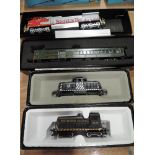 Four Spectrum Bachmann Industries HO scale locomotives and cars, Southern Pacific 5108, ATSF 468,