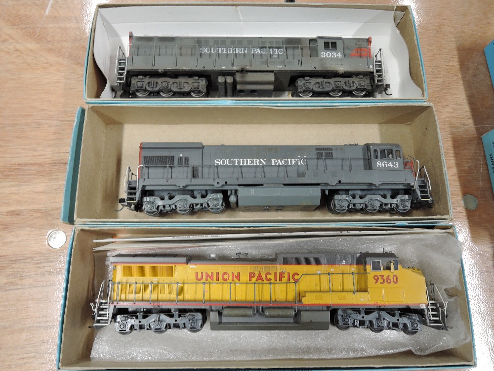 Two Athearn HO scale American brass Southern Pacific locomotives in grey livery and a Athearn HO