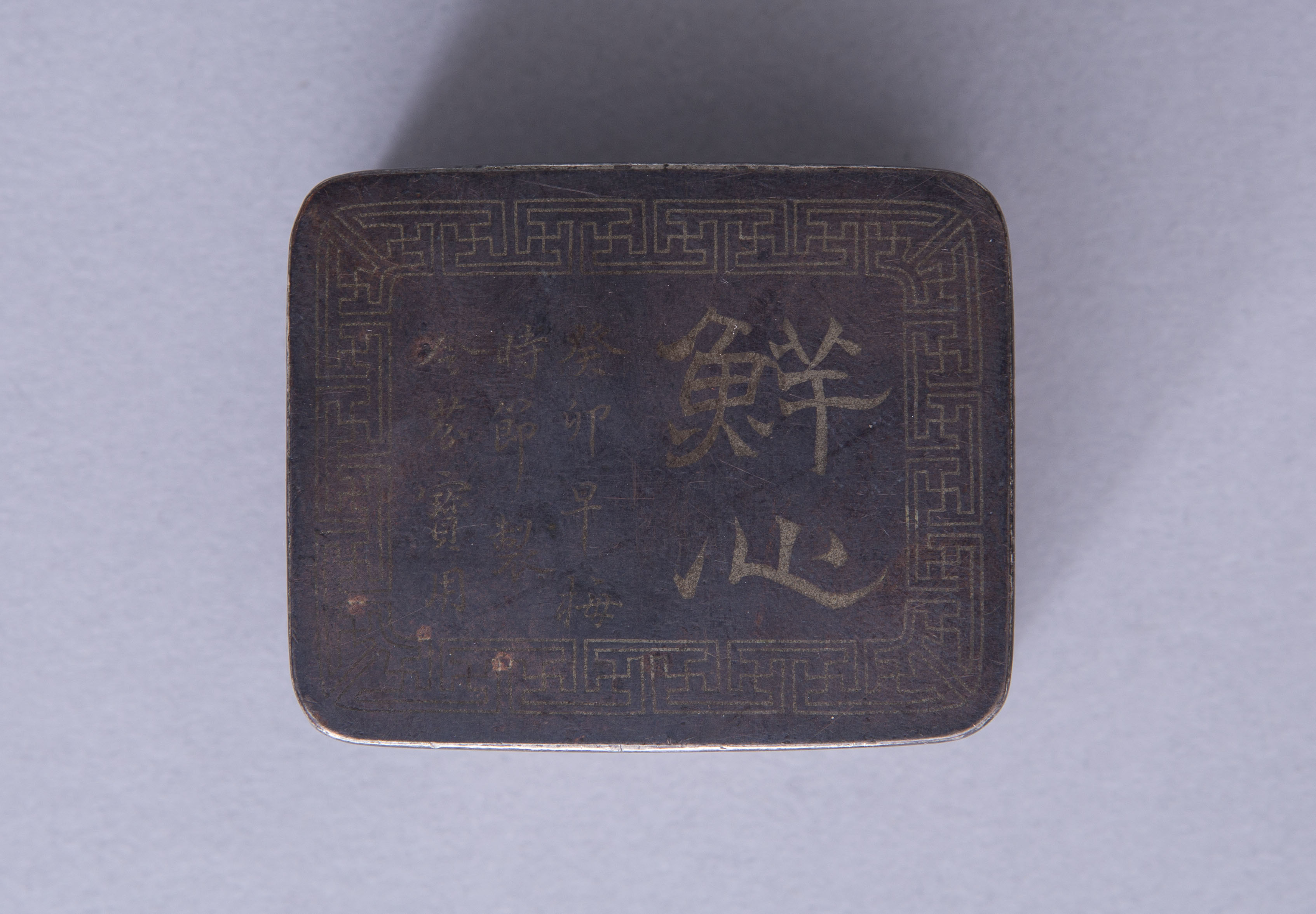 A CLOISSONÉ BOX, a small Chinese silver and enamel circular box, and a small Japanese bronze seal - Image 2 of 4