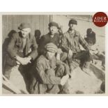 [PHOTOGRAPHIE - SECONDE GUERRE MONDIALE] Ohrdruf- Buchenwald Ensemble de 3 tirages argentiques d’