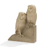 JOSETTE HÉBERT-COËFFIN (1908-1974) Couple de chouettes effraies Sculpture. Épreuve en marbre beige