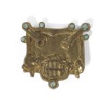 LINE VAUTRIN (1913-1997) Masque inca, circa 1950 Broche. Épreuve en bronze doré et émail. Complet de