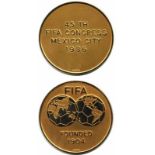 FIFA Participation medal 1986 mexico - „45th FIFA Congress Mexico 1986", bronze, gilt, 5 cm. In