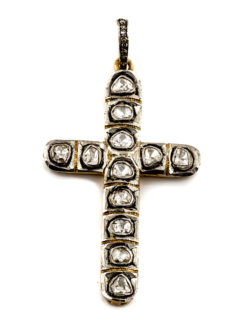 Cruz colgante portuguesa de diamantes de talla antigua en brazos rectos En oro de 14K. con frente de