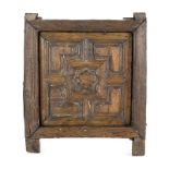 Contraventana con cuarterones, madera de pino. Trabajo español S.XVII-XVIII Medidas: 59,5 x 60 y