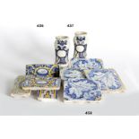 Conjunto de 4 azulejos con decoración de hojas de acanto en azul de cobalto y detalles en amarillo