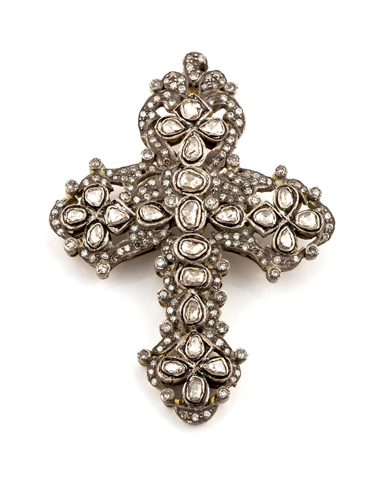 Cruz colgante de diamantes portuguesa S.XIX, con profusa decoración en dobles chatones y pavé