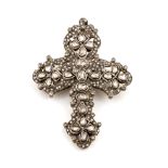 Cruz colgante de diamantes portuguesa S.XIX, con profusa decoración en dobles chatones y pavé