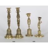 Dos candeleros de bronce dorado uno estilo “retour de egip”, el otro con figura clásica. Francia,
