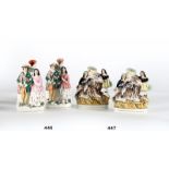 “Spillvases” En loza esmaltada con personajes. Staffordshire, Inglaterra, S. XIX Medidas: 20 cm