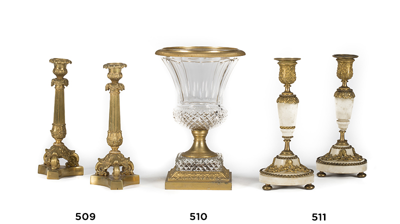 Pareja de candeleros de estilo Luis XVI de mármol blanco y bronce dorado. Francia, S. XIX. Altura: