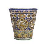 Macetero de cerámica de estilo renacentista. Triana, h, 1900 Medidas: 61 x 58 cm
