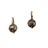 Pendientes de pp S. XIX con diamantes de talla holandesa Montura en oro de 18K con engaste en plata.