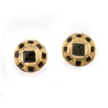 Pendientes S. XVIII-XIX con botón de esmeraldas En oro de 18K. Diámetro:1,2 cm.