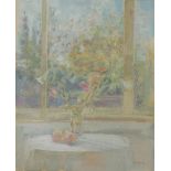 JULIÁN GRAU SANTOS (Huesca, 1937) Jarrón de flores junto a la ventana Óleo sobre lienzo. 65 x 54 cm.