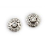 Pendientes ojo de perdiz con brillantes centrales que suman 0,80 ct.en montura de platino Peso total