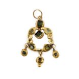Colgante popular s.XVIII-XIX de esmeraldas en forma de cadeneta con tres gotas colgantes En oro de