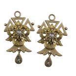 Pendientes victorianos de diamantes en centro de piezas geometricas y flores aplicadas En oro