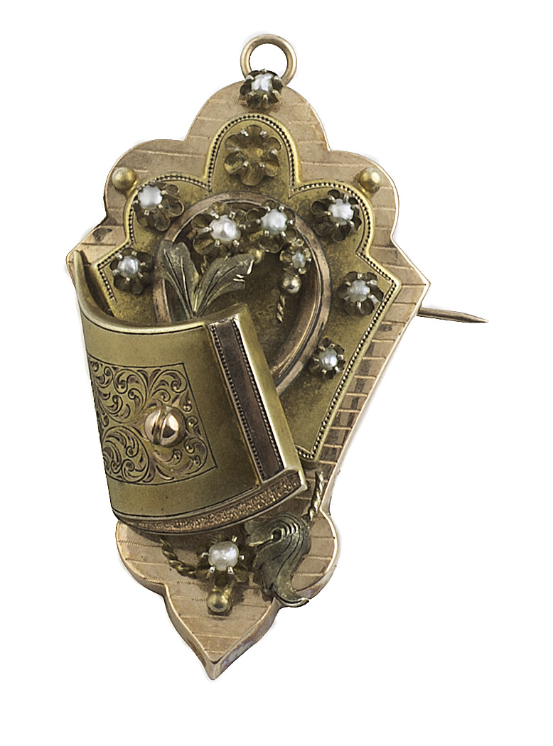 Broche colgante S. XIX en forma de escudo con diversas formas geométricas y a modo de banda