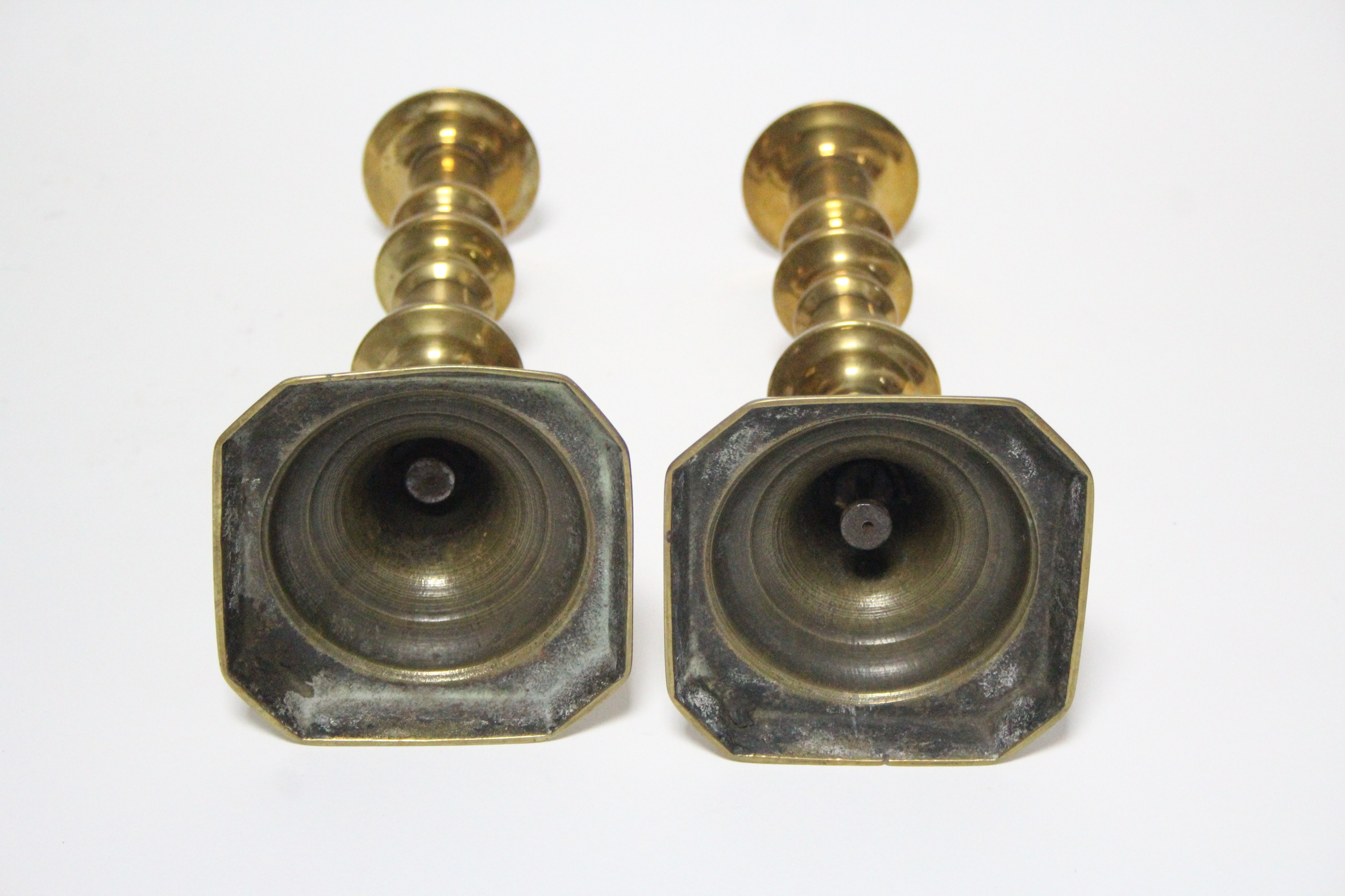 A pair of late 19th/early 20th century brass candlesticks, on turned tapering columns & square - Image 3 of 3