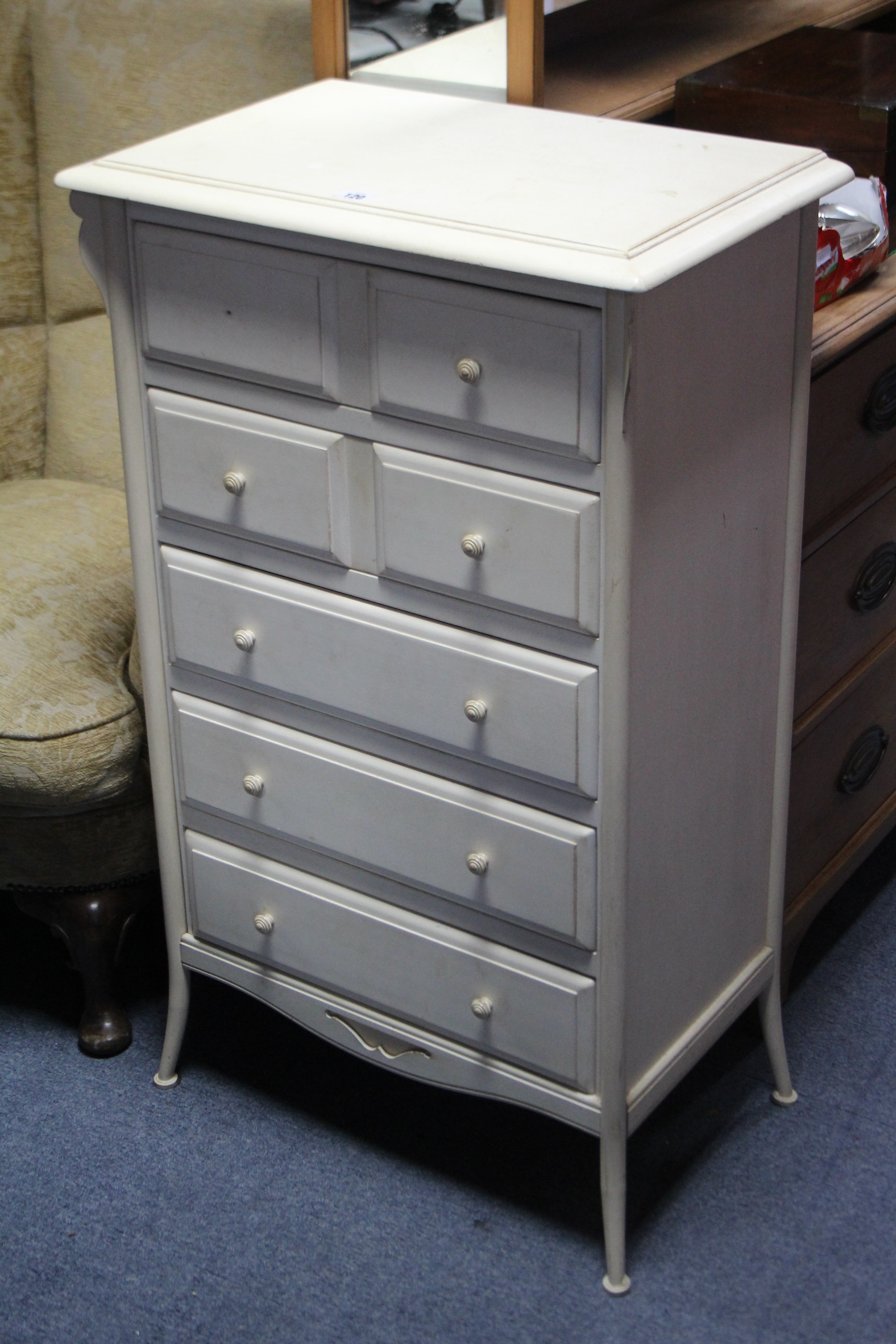 A continental-style white painted wood small chest fitted five long drawers & on short legs, 22½”