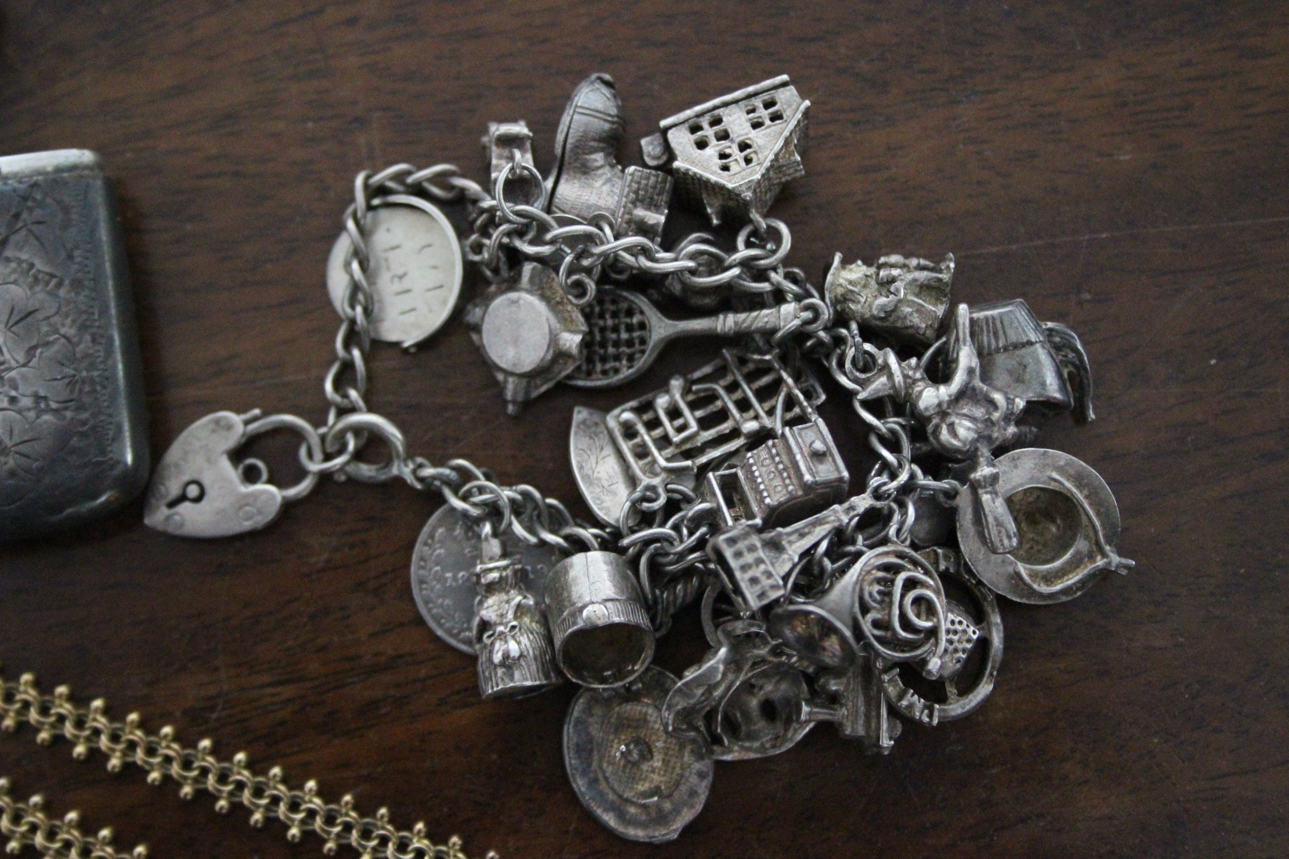 A silver engraved Vesta case; a white-metal charm bracelet; a yellow-metal child’s bracelet & - Image 3 of 12