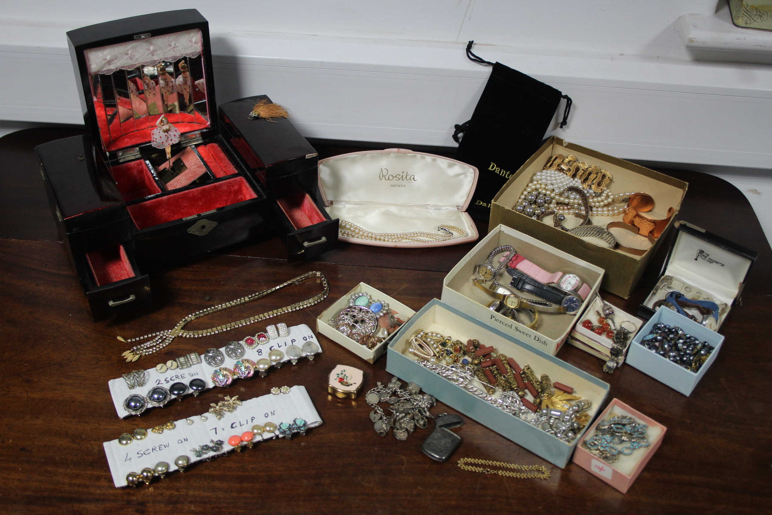 A silver engraved Vesta case; a white-metal charm bracelet; a yellow-metal child’s bracelet & - Image 5 of 12