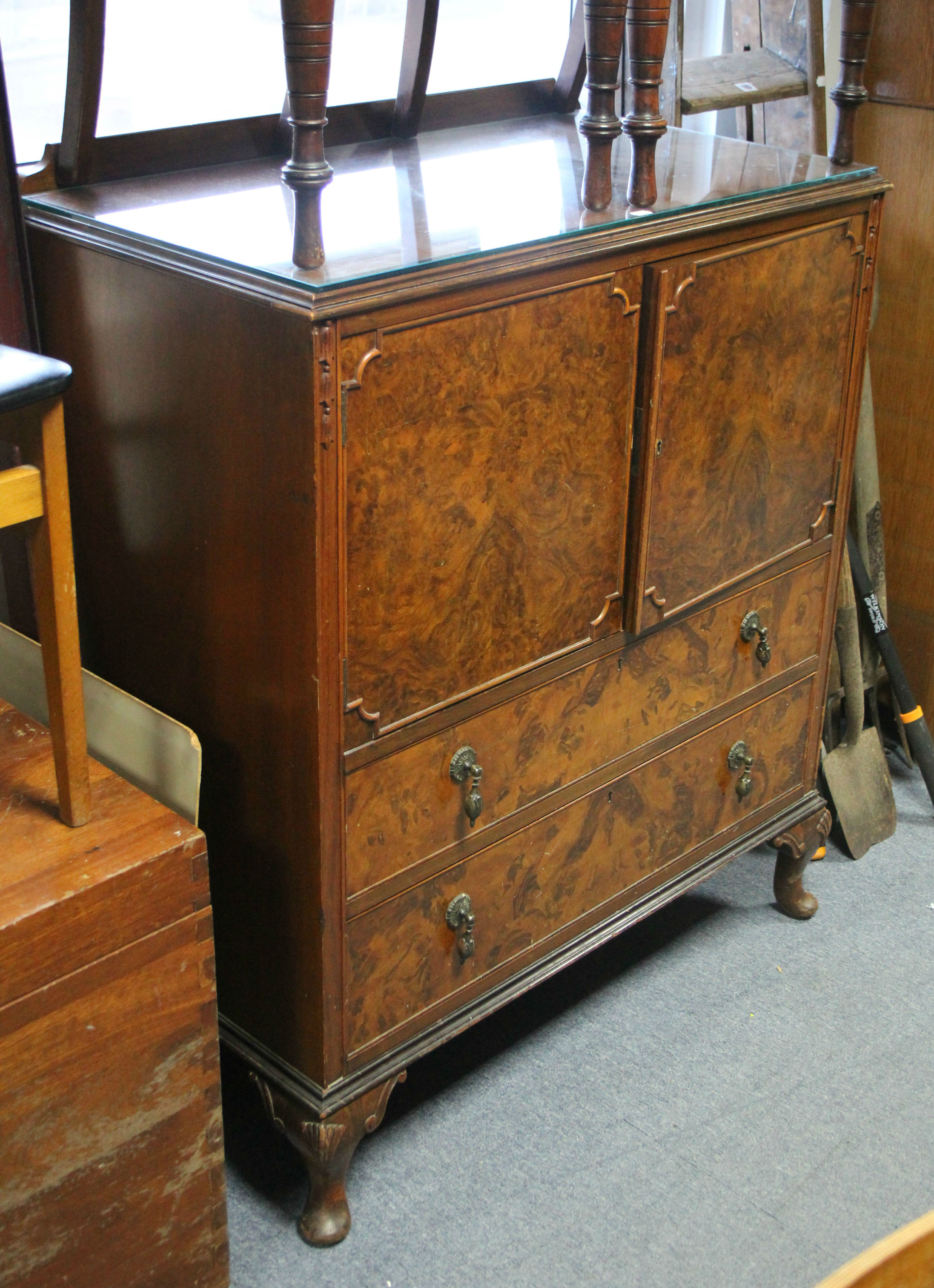 A mid-20th century burr-walnut three-piece bedroom suite comprising a twin-door wardrobe, 48” wide - Image 4 of 8