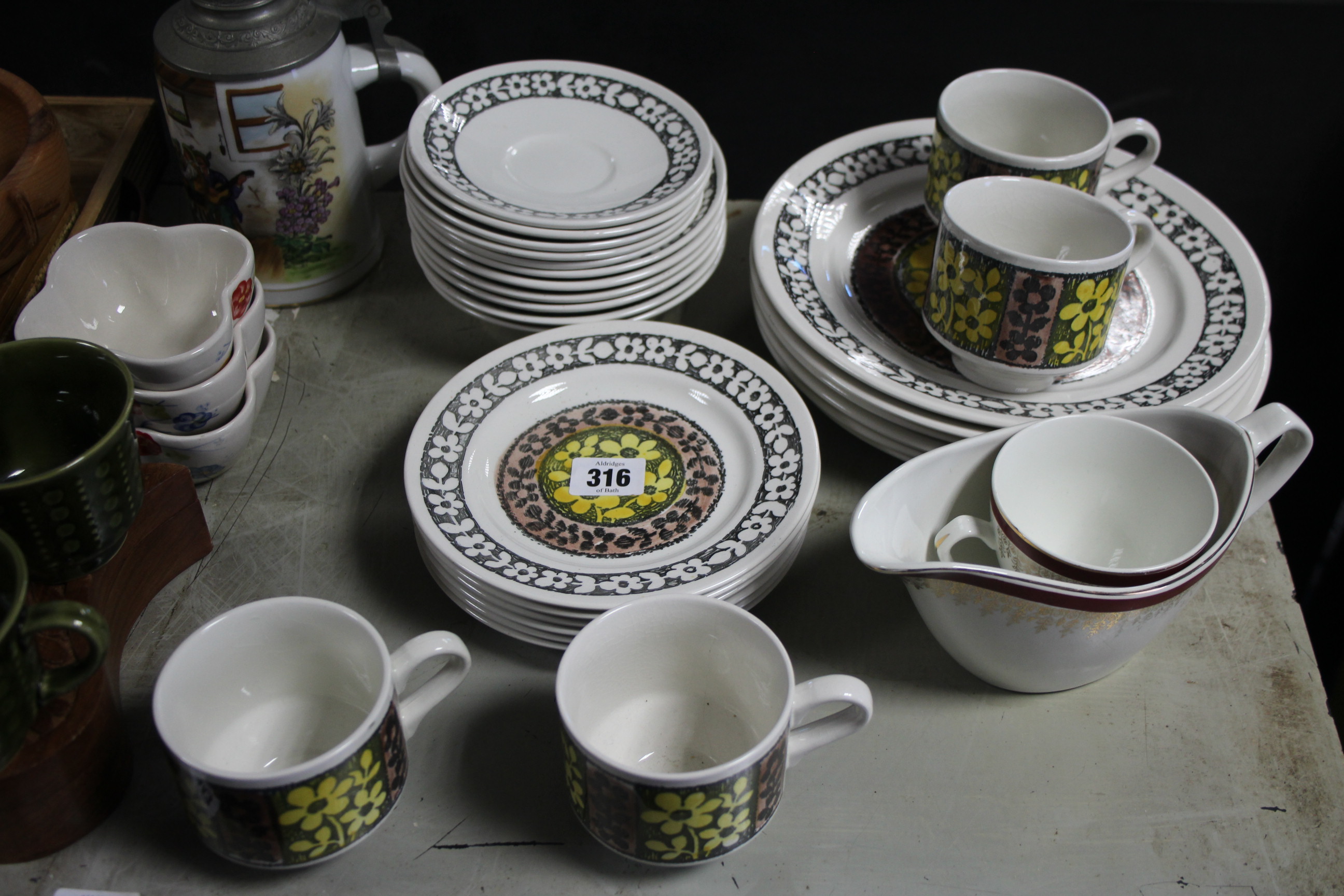 A Broadhurst ironstone china "Lemon Grove" pattern twenty-seven piece part dinner & coffee - Image 3 of 5