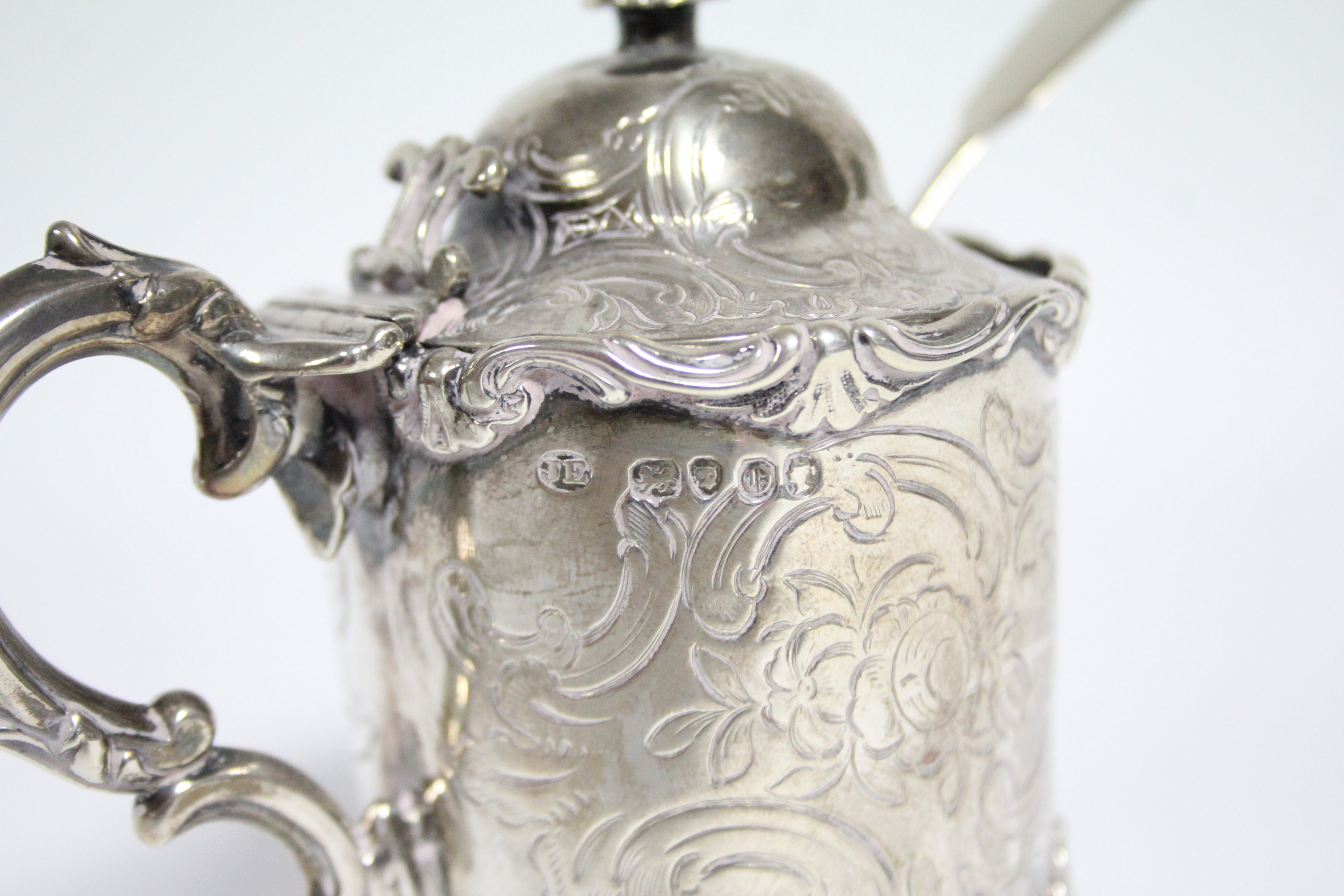 A Victorian cylindrical mustard pot with engraved floral decoration, domed hinged cover, scroll - Image 4 of 6