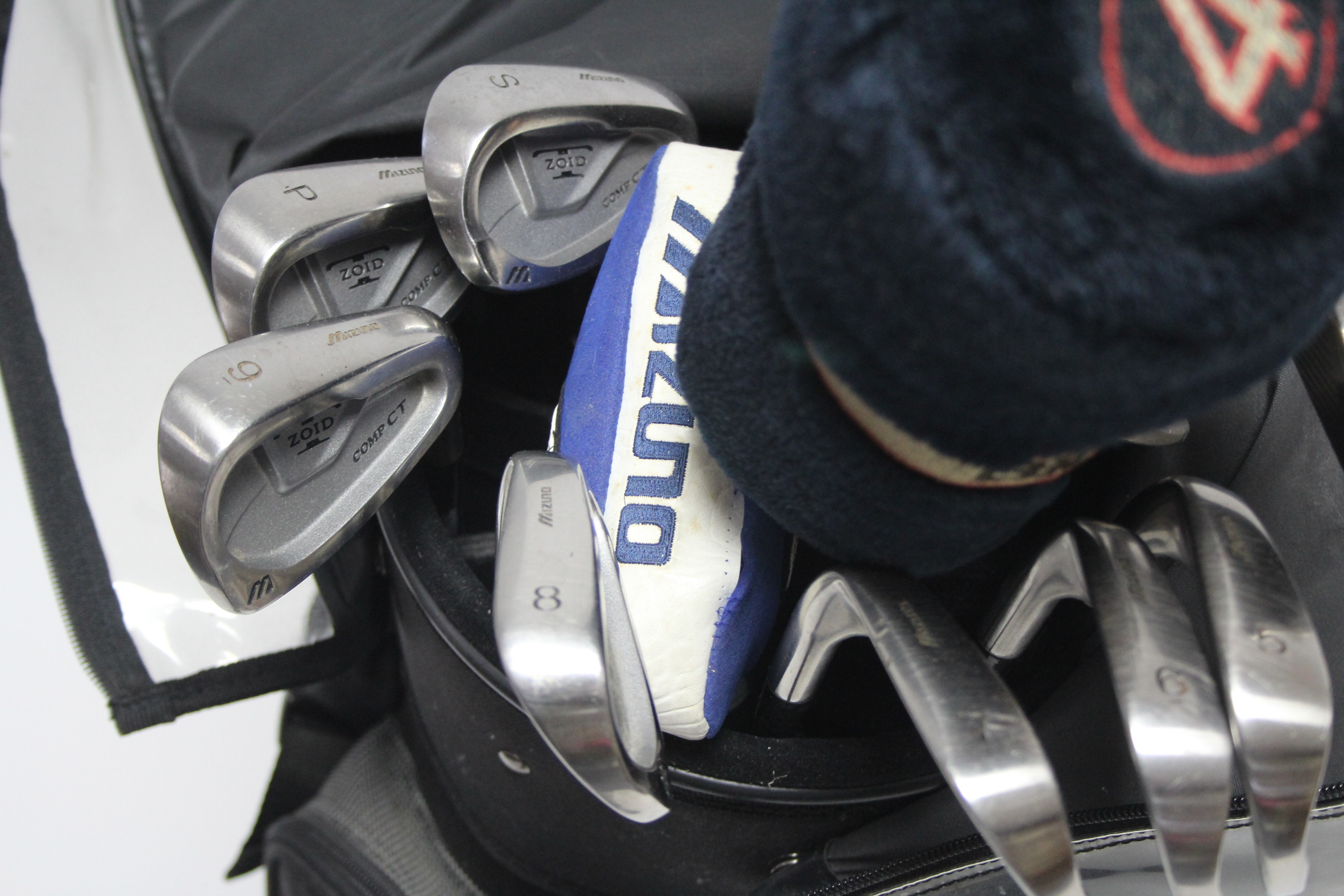 A set of thirteen Mizuno steel-shafted golf clubs with a Memphis gold bag. - Image 3 of 4