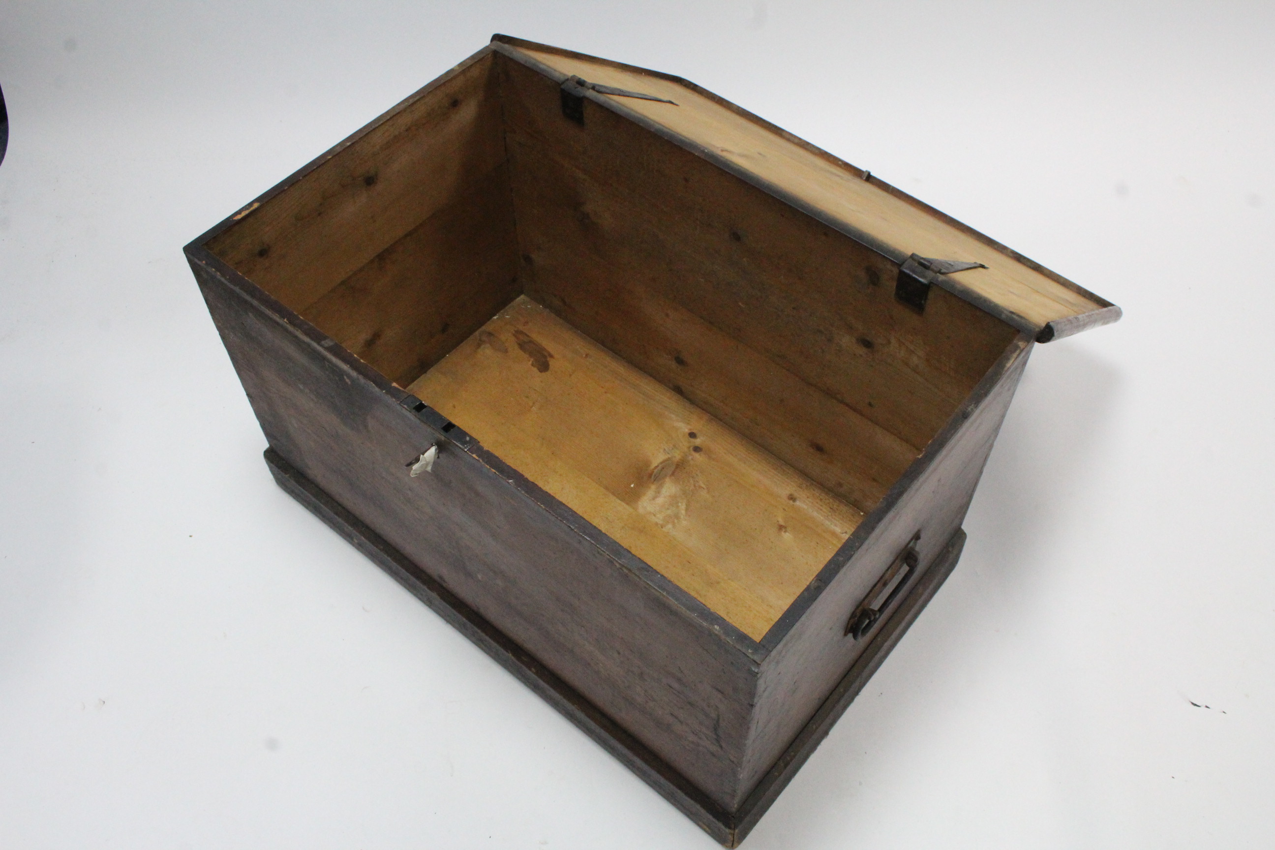 A Victorian grained pine blanket box with hinged lift-lid, with wrought-iron side handles & on - Image 3 of 3