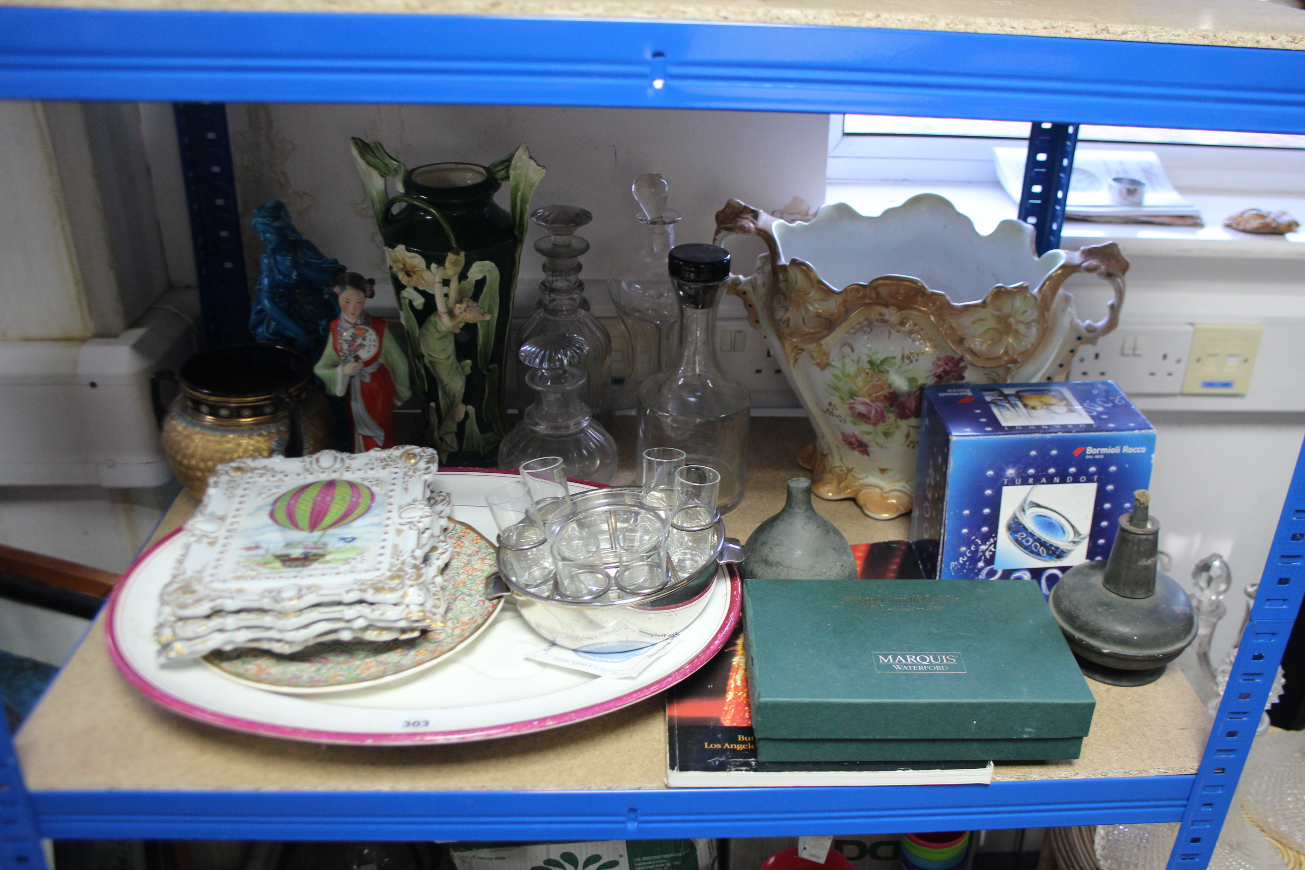 Various items of decorative china, pottery, glassware, etc., part w.a.f.