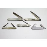 A George V pocket fruit knife with folding silver blade & with mother-of-pearl sides, Sheffield