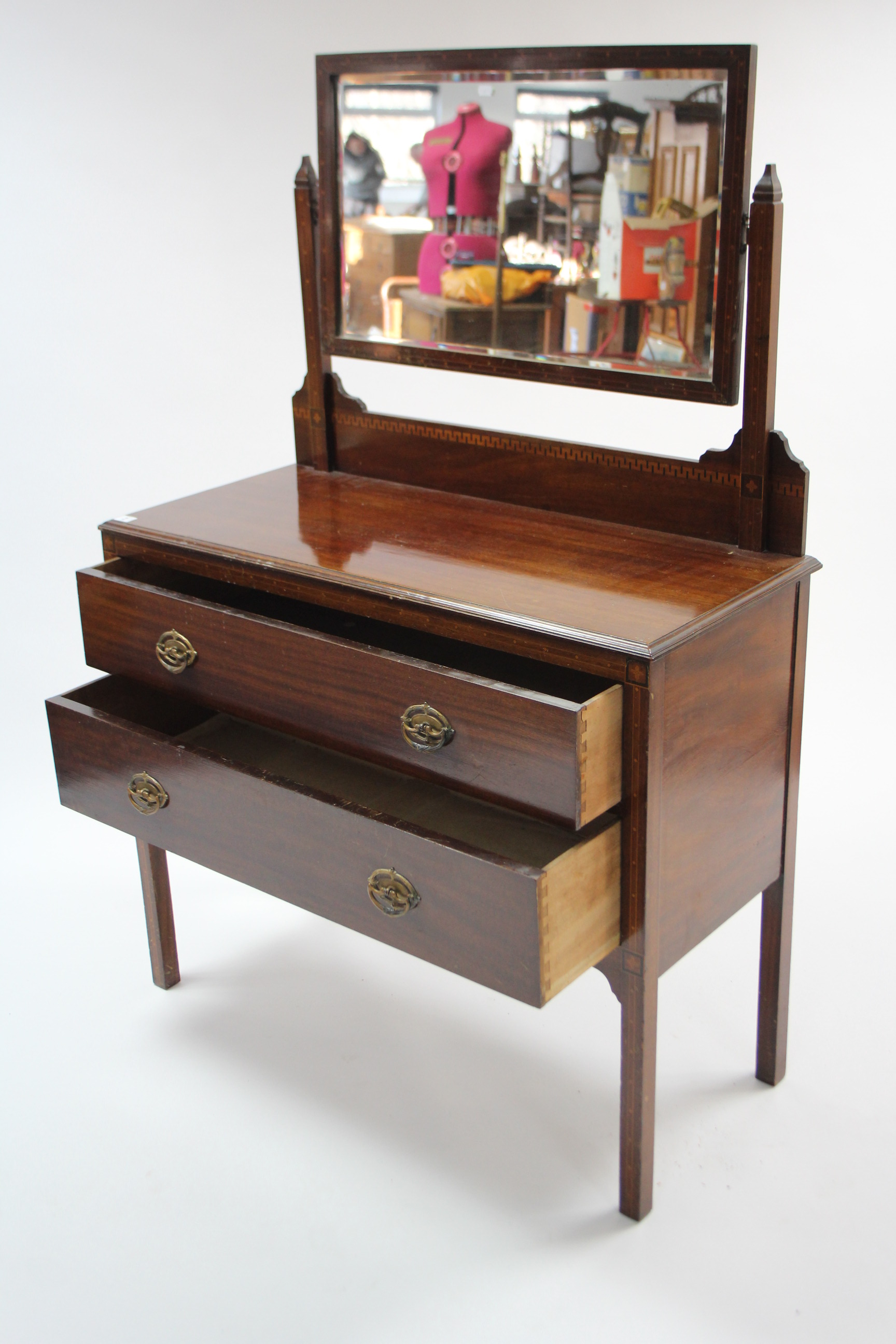 An Edwardian inlaid-mahogany bedroom pair comprising a dressing table, & a two-drawer chest of - Image 3 of 6