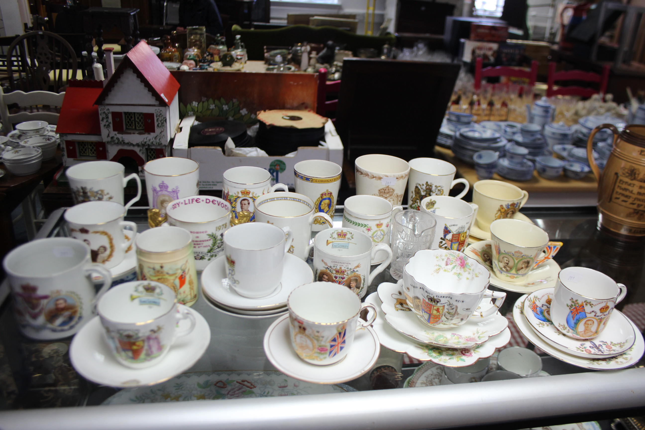 Various items of Royal commemorative china.