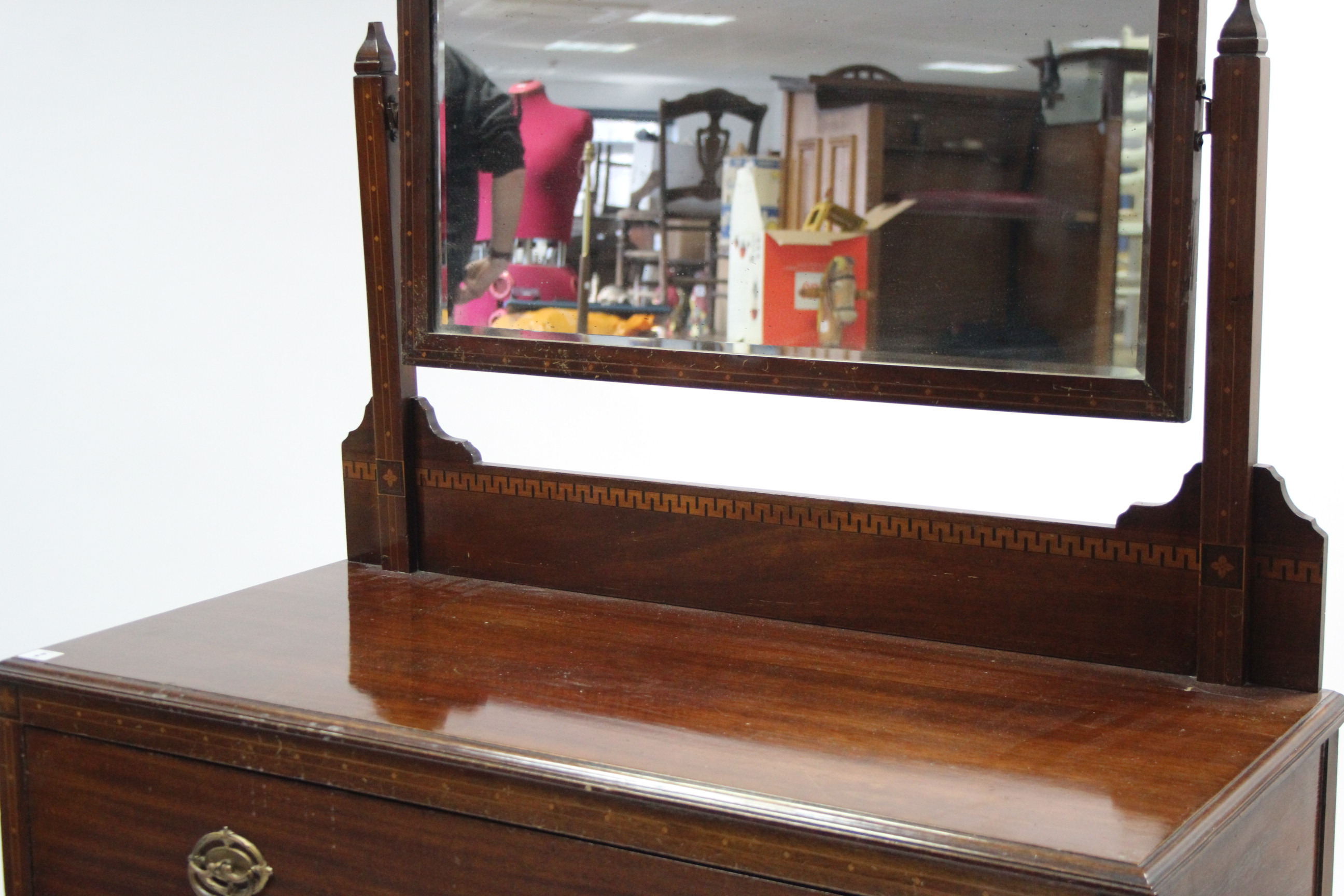 An Edwardian inlaid-mahogany bedroom pair comprising a dressing table, & a two-drawer chest of - Image 4 of 6