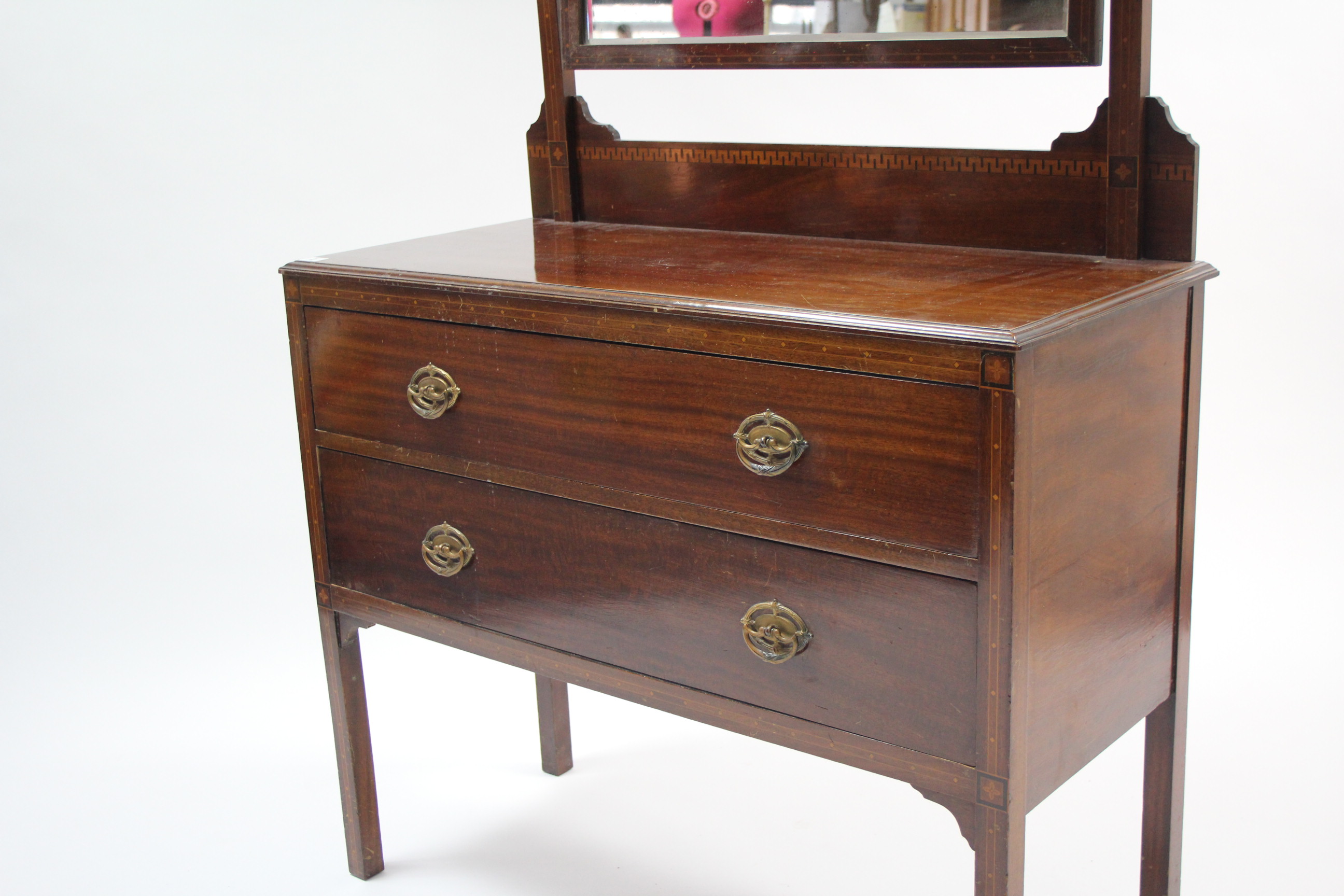 An Edwardian inlaid-mahogany bedroom pair comprising a dressing table, & a two-drawer chest of - Image 5 of 6
