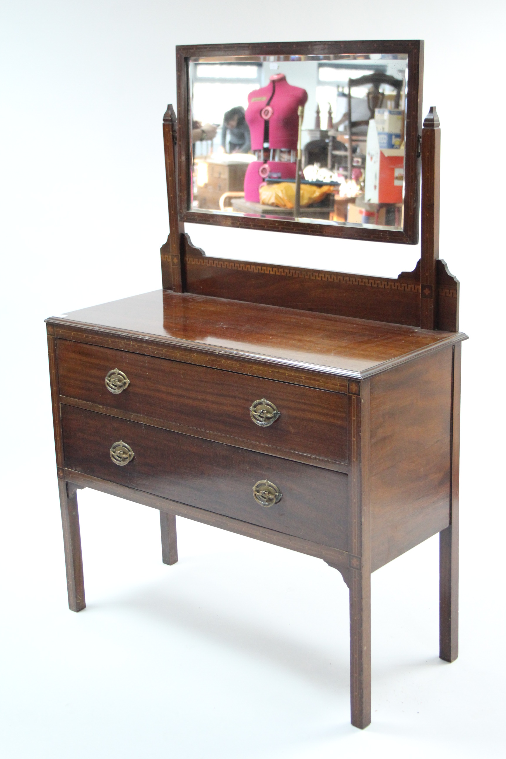 An Edwardian inlaid-mahogany bedroom pair comprising a dressing table, & a two-drawer chest of - Image 2 of 6