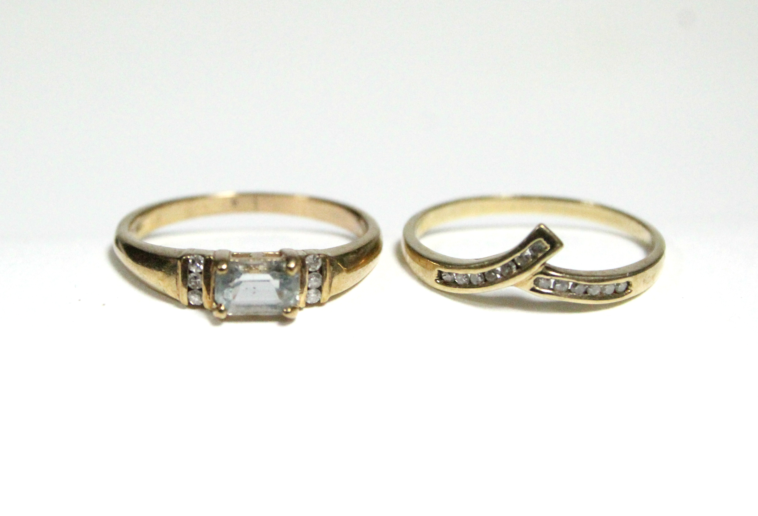 A gold ring set rectangular aquamarine & two rows of three small diamonds; & a 9ct. gold “